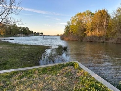 Rare opportunity to purchase a 6 acre waterfront property with - Lake Acreage For Sale in Pittsburg, Texas