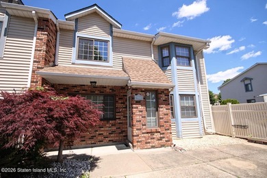 Welcome to this move-in-ready 3-bedroom, 3 bath end unit condo - photo 1