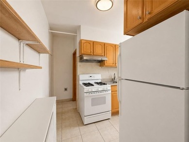 Welcome to 1012 39th St #4A! Bright walk-up condo featuring 2 - photo 3