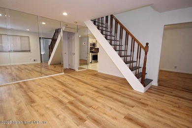 Welcome to this move-in-ready 3-bedroom, 3 bath end unit condo - photo 4