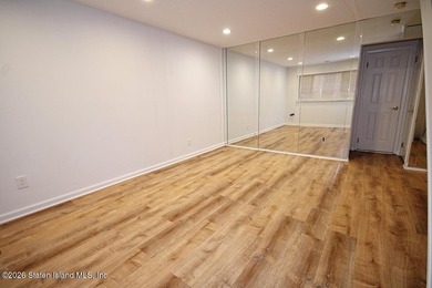 Welcome to this move-in-ready 3-bedroom, 3 bath end unit condo - photo 5
