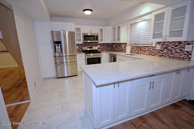 Welcome to this move-in-ready 3-bedroom, 3 bath end unit condo - photo 6