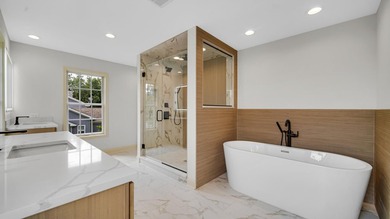 Stunning, TOTALLY UPDATED 3 story home in gated golf course - photo 27