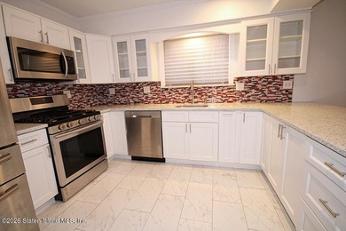 Welcome to this move-in-ready 3-bedroom, 3 bath end unit condo - photo 7