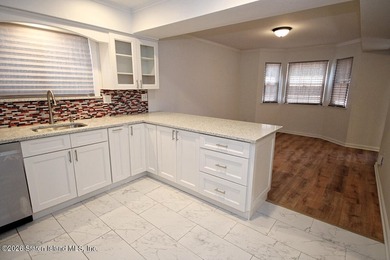 Welcome to this move-in-ready 3-bedroom, 3 bath end unit condo - photo 8