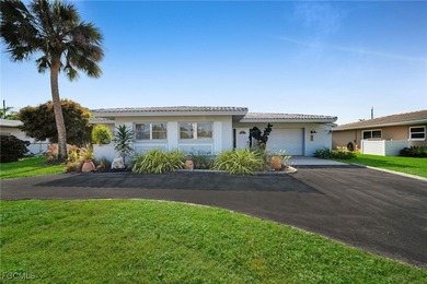 Caloosahatchee River Home For Sale in Cape Coral Florida