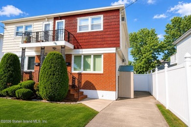 Move Right Into this beautifully maintained 3 bedroom 1.5 bath - photo 1