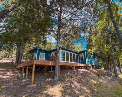 Good vibes cabin on the lake! Located in the gated and private - photo 3