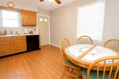 Move Right Into this beautifully maintained 3 bedroom 1.5 bath - photo 3