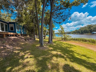 Good vibes cabin on the lake! Located in the gated and private - photo 4
