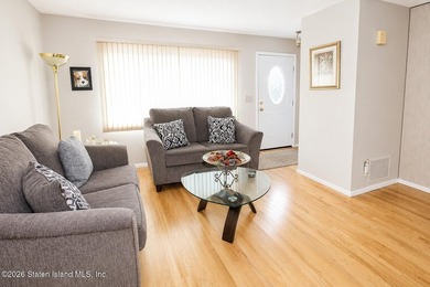 Move Right Into this beautifully maintained 3 bedroom 1.5 bath - photo 6