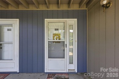 Motivated Seller!! Ground Floor Unit! This cozy 2 bedroom, 2 - photo 2