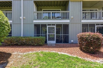 Motivated Seller!! Ground Floor Unit! This cozy 2 bedroom, 2 - photo 3