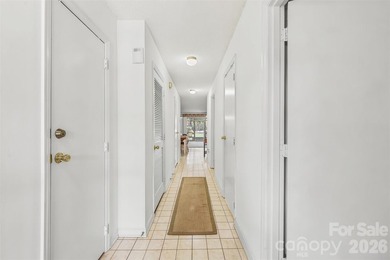 Motivated Seller!! Ground Floor Unit! This cozy 2 bedroom, 2 - photo 7