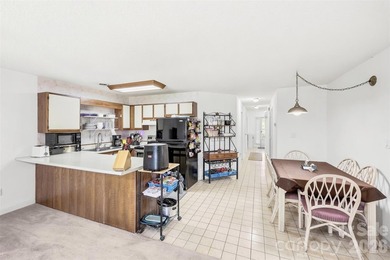 Motivated Seller!! Ground Floor Unit! This cozy 2 bedroom, 2 - photo 10