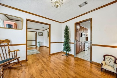 This stunning Shadowlawn Estates home boasts 4-bedroom, 2 - photo 13