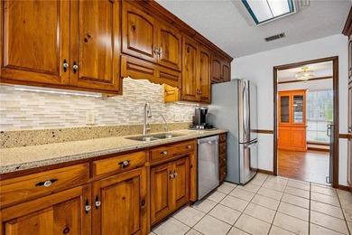 This stunning Shadowlawn Estates home boasts 4-bedroom, 2 - photo 16