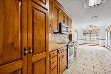 This stunning Shadowlawn Estates home boasts 4-bedroom, 2 - photo 17