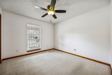 This stunning Shadowlawn Estates home boasts 4-bedroom, 2 - photo 21