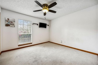 This stunning Shadowlawn Estates home boasts 4-bedroom, 2 - photo 23