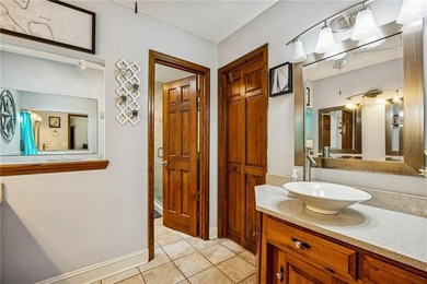This stunning Shadowlawn Estates home boasts 4-bedroom, 2 - photo 26