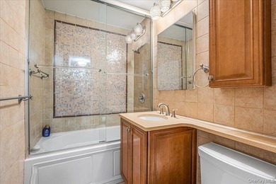 Welcome to the Largest One Bedroom, Junior 4 Luxury Apartment at - photo 6
