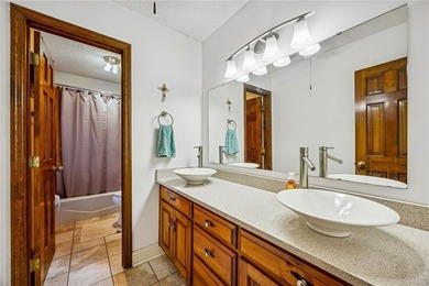 This stunning Shadowlawn Estates home boasts 4-bedroom, 2 - photo 34