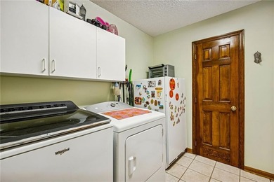 This stunning Shadowlawn Estates home boasts 4-bedroom, 2 - photo 35