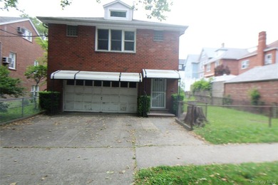 Two-story brick on a 55 x 104 lot. The top floor has 4 bedrooms - photo 2
