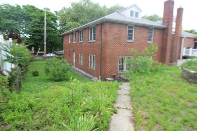 Two-story brick on a 55 x 104 lot. The top floor has 4 bedrooms - photo 5