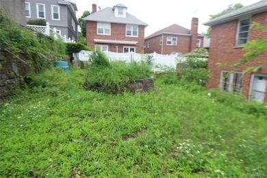 Two-story brick on a 55 x 104 lot. The top floor has 4 bedrooms - photo 8