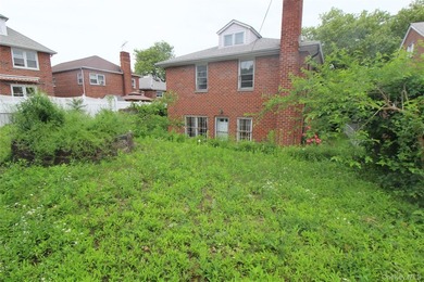 Two-story brick on a 55 x 104 lot. The top floor has 4 bedrooms - photo 9