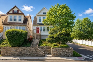 Welcome to this beautifully renovated home nestled in the heart - photo 1