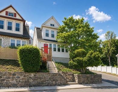 Welcome to this beautifully renovated home nestled in the heart - photo 2
