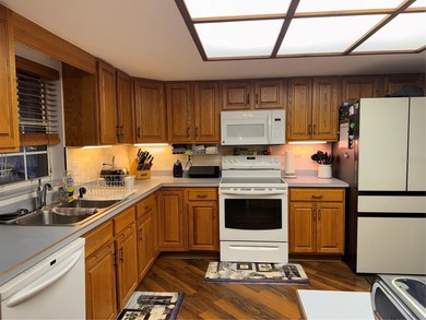 BACK ON THE MARKET:PREVIOUS BUYER'S LOSS, YOUR GAIN!! ADJUSTED - photo 4