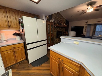 BACK ON THE MARKET:PREVIOUS BUYER'S LOSS, YOUR GAIN!! ADJUSTED - photo 6