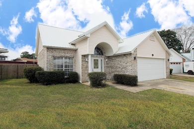 Beautiful home close to the white sandy beaches, military bases - photo 1
