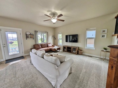 Welcome home to this beautifully maintained Eagle Mountain gem - photo 12