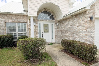 Beautiful home close to the white sandy beaches, military bases - photo 3