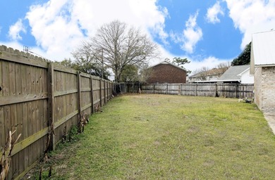 Beautiful home close to the white sandy beaches, military bases - photo 6
