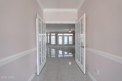 Spacious 3-bedroom, 2-bath traditional ranch-style brick home - photo 17