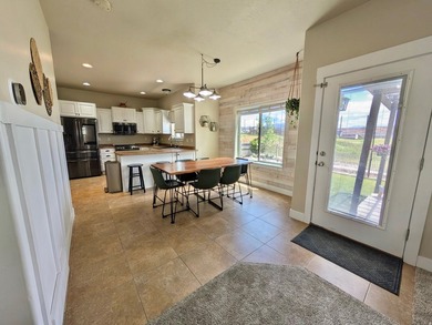 Welcome home to this beautifully maintained Eagle Mountain gem - photo 17