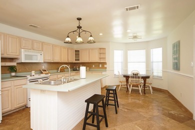 Beautiful home close to the white sandy beaches, military bases - photo 8