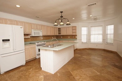 Beautiful home close to the white sandy beaches, military bases - photo 9