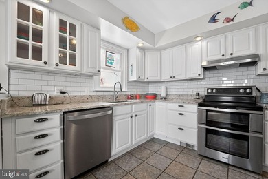 Welcome to 1400 Burke Rd, with over 3000 sq ft of house - photo 19