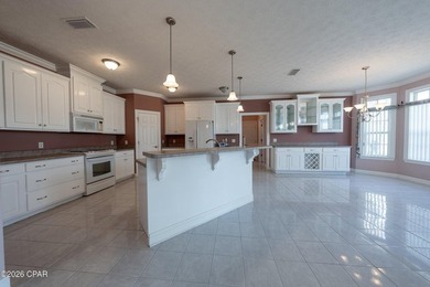 Spacious 3-bedroom, 2-bath traditional ranch-style brick home - photo 20