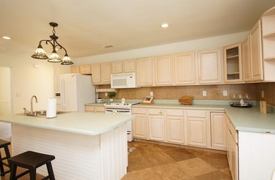 Beautiful home close to the white sandy beaches, military bases - photo 10