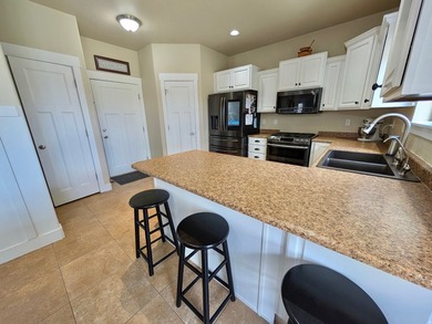 Welcome home to this beautifully maintained Eagle Mountain gem - photo 20