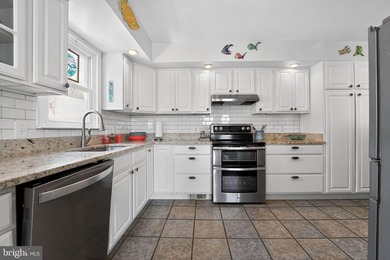 Welcome to 1400 Burke Rd, with over 3000 sq ft of house - photo 21