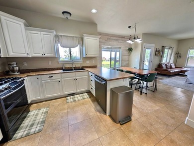 Welcome home to this beautifully maintained Eagle Mountain gem - photo 21